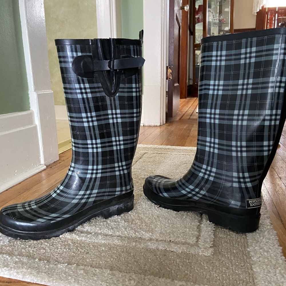 Black/White Plaid Rain Boots